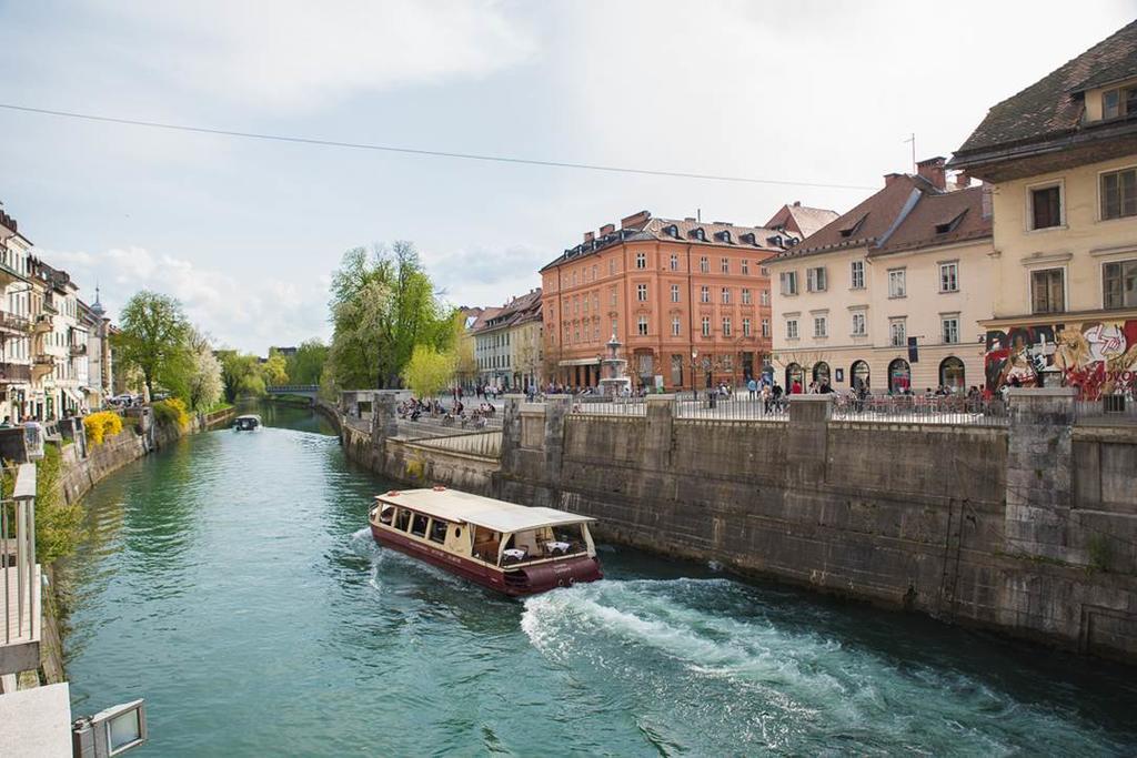 Cobblers Bridge Apartment Ljubljana Exteriör bild