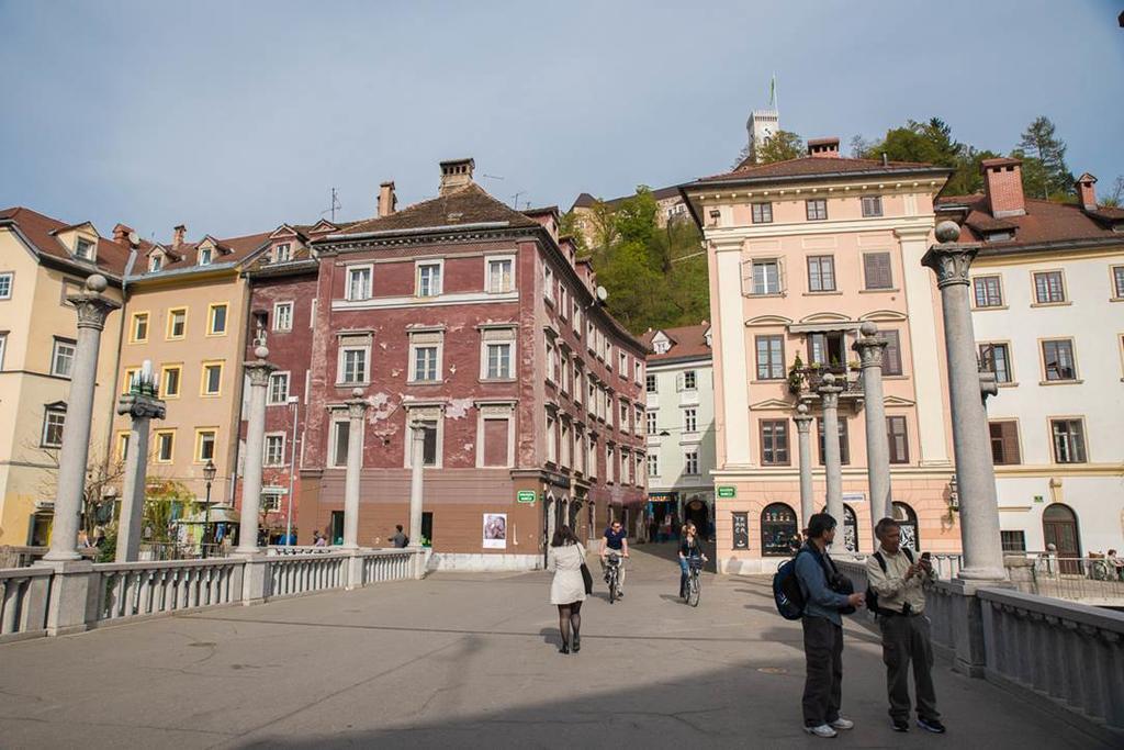 Cobblers Bridge Apartment Ljubljana Exteriör bild